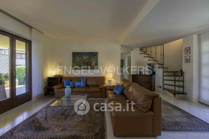 Villa in Via Sempione 177 — foto 19 di 32