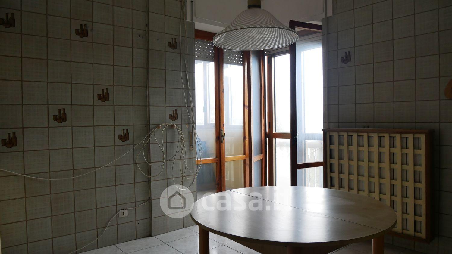Trilocale in Via Taverna Campanile 70