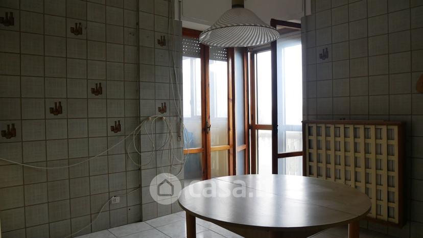 Trilocale in Via Taverna Campanile 70