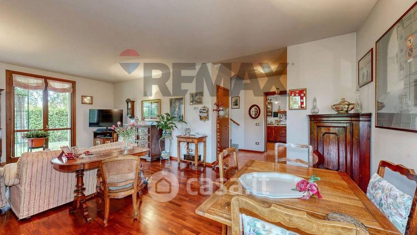 Villa in Via Fratelli Rosselli — foto 4 di 74