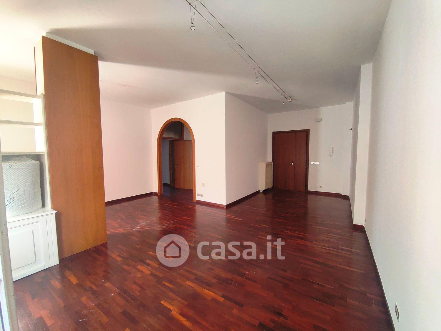 Trilocale in Viale C. Abba 14