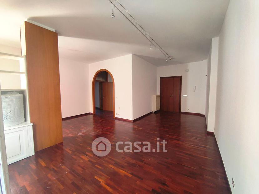 Trilocale in Viale C. Abba 14