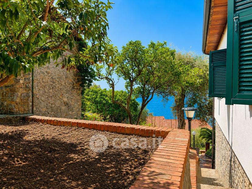 Villa in Via Giacomo Matteotti 13 — foto 2 di 45