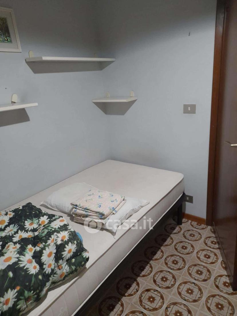 Stanza in Via Belvedere Montello — foto 4 di 6