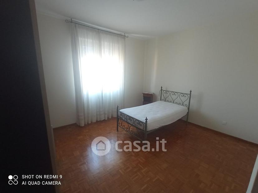 Stanza in Via Renata di Francia 40 — foto 7 di 34