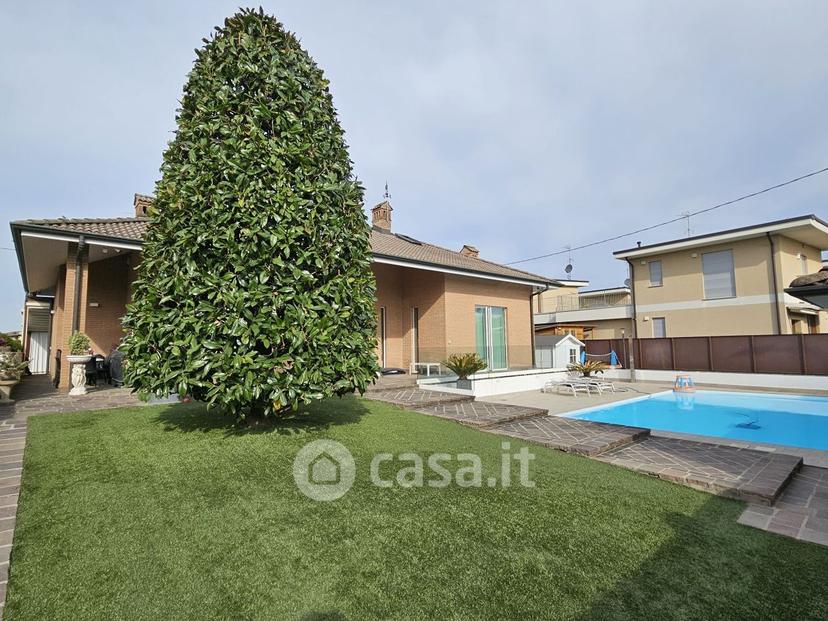 Villa in Via Monte Nero 15