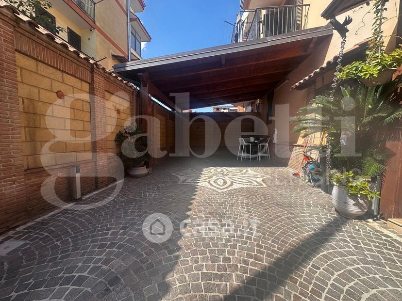 Villa in Via Benvenuto Cellini 9 — foto 3 di 30