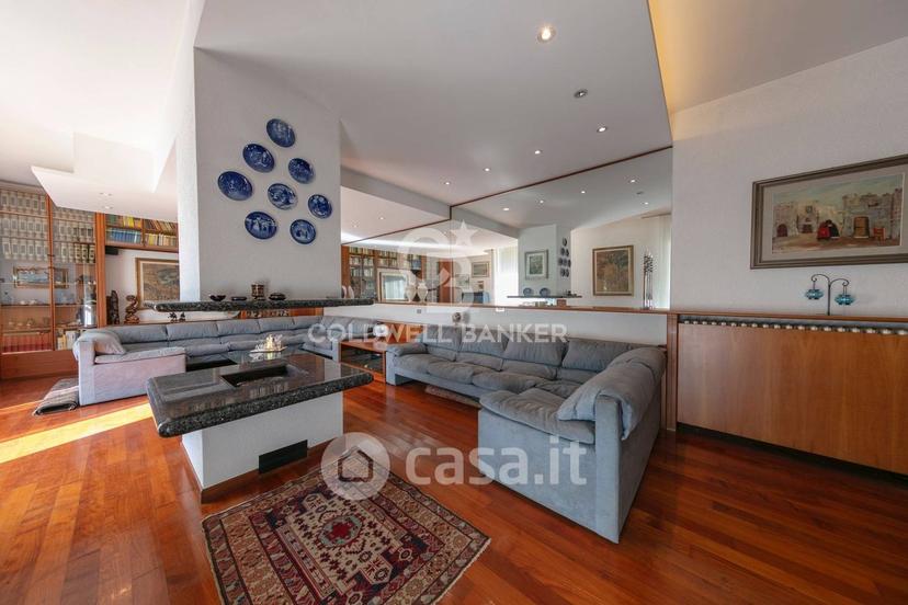 Villa in Via Martiri di Belfiore 4 — foto 8 di 39