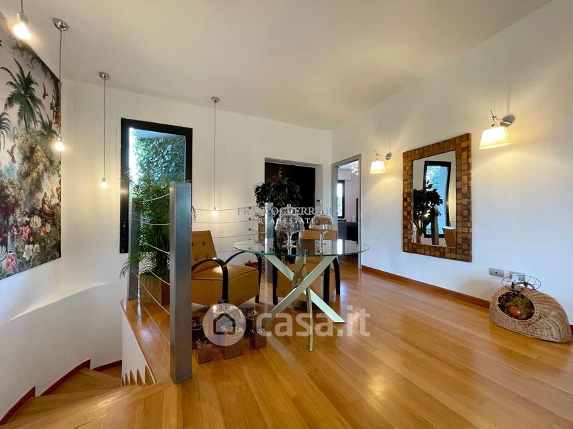 Villa in Via Alcide de Gasperi — foto 22 di 38