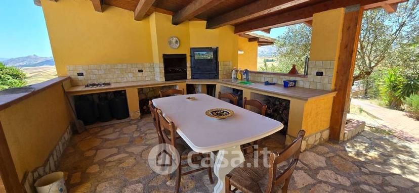 Villa in Via Salto d'Angiò — foto 3 di 25