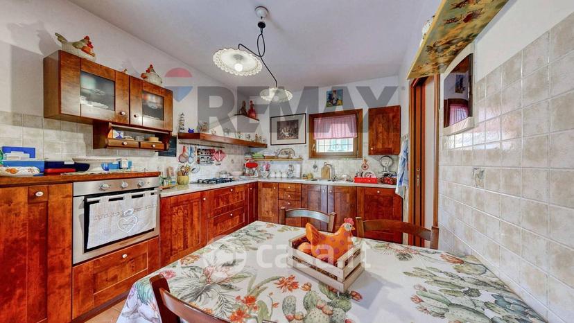 Villa in Via Fratelli Rosselli — foto 16 di 74