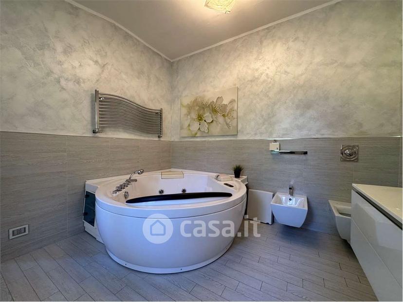 Villa in Ss33 del Sempione 67 — foto 23 di 60