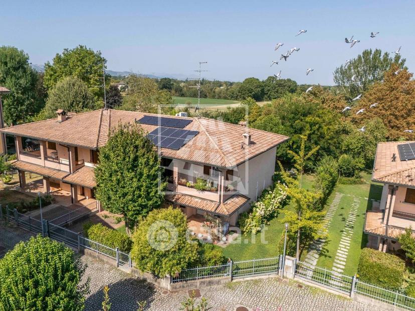 Villa in Via Gianni Rodari 16 — foto 5 di 89