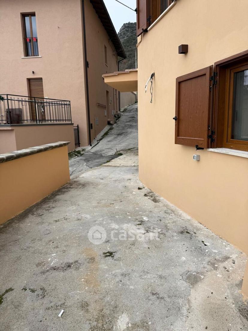 Trilocale in Via Centrale 39 — foto 8 di 22