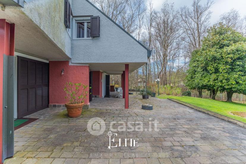 Villa in Via Luigi Cadorna 1800 — foto 13 di 42