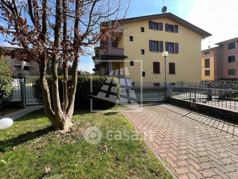 Villa in Via Gianni Rodari 16 — foto 2 di 89