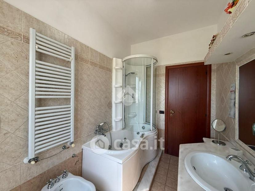 Trilocale in Via Cabourg 10 — foto 15 di 24