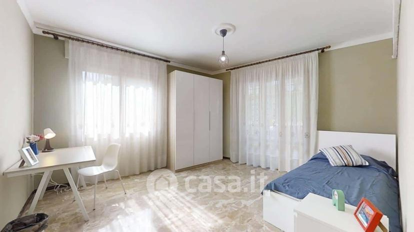 Stanza in Via Bosco Wollemborg 3 a — foto 2 di 13