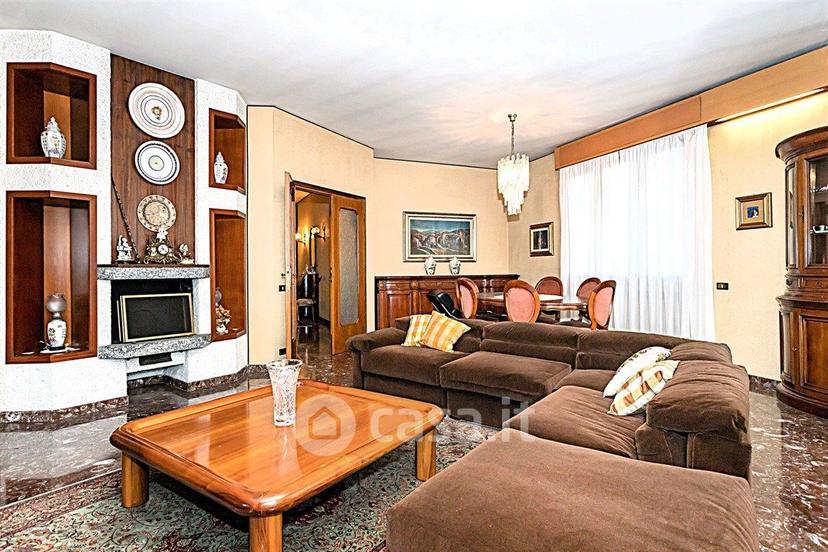 Villa in Via Spluga 32 — foto 12 di 38