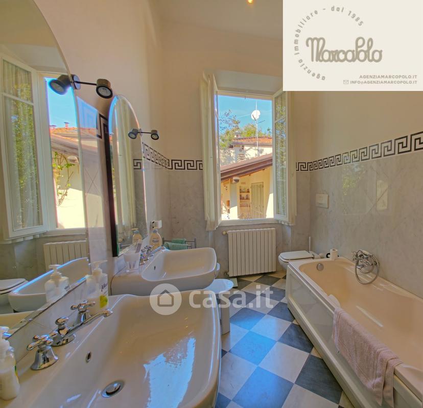 Villa in Via C. Cavour 1 — foto 28 di 30