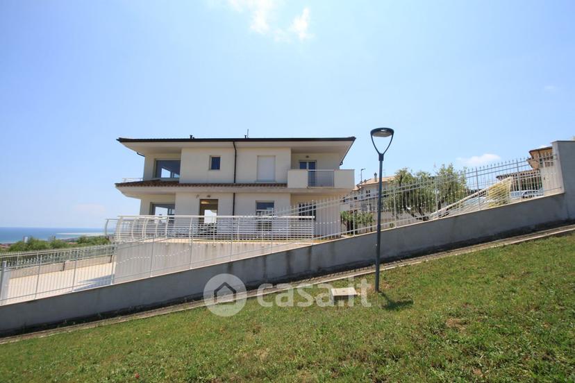 Villa in Contrada San Silvestro — foto 9 di 45