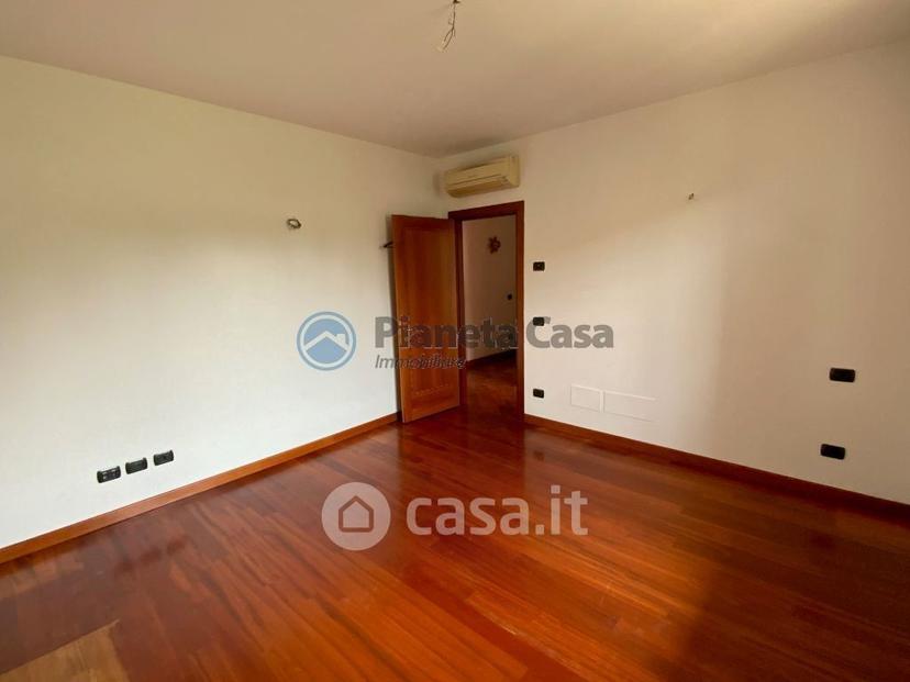 Villa in Via Antonio Simeone Sografi 11 — foto 3 di 33