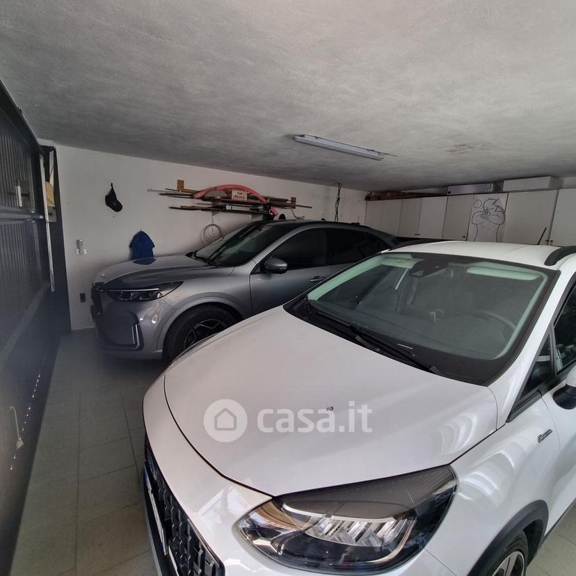 Villa in Via Ugo Foscolo 28 — foto 17 di 43