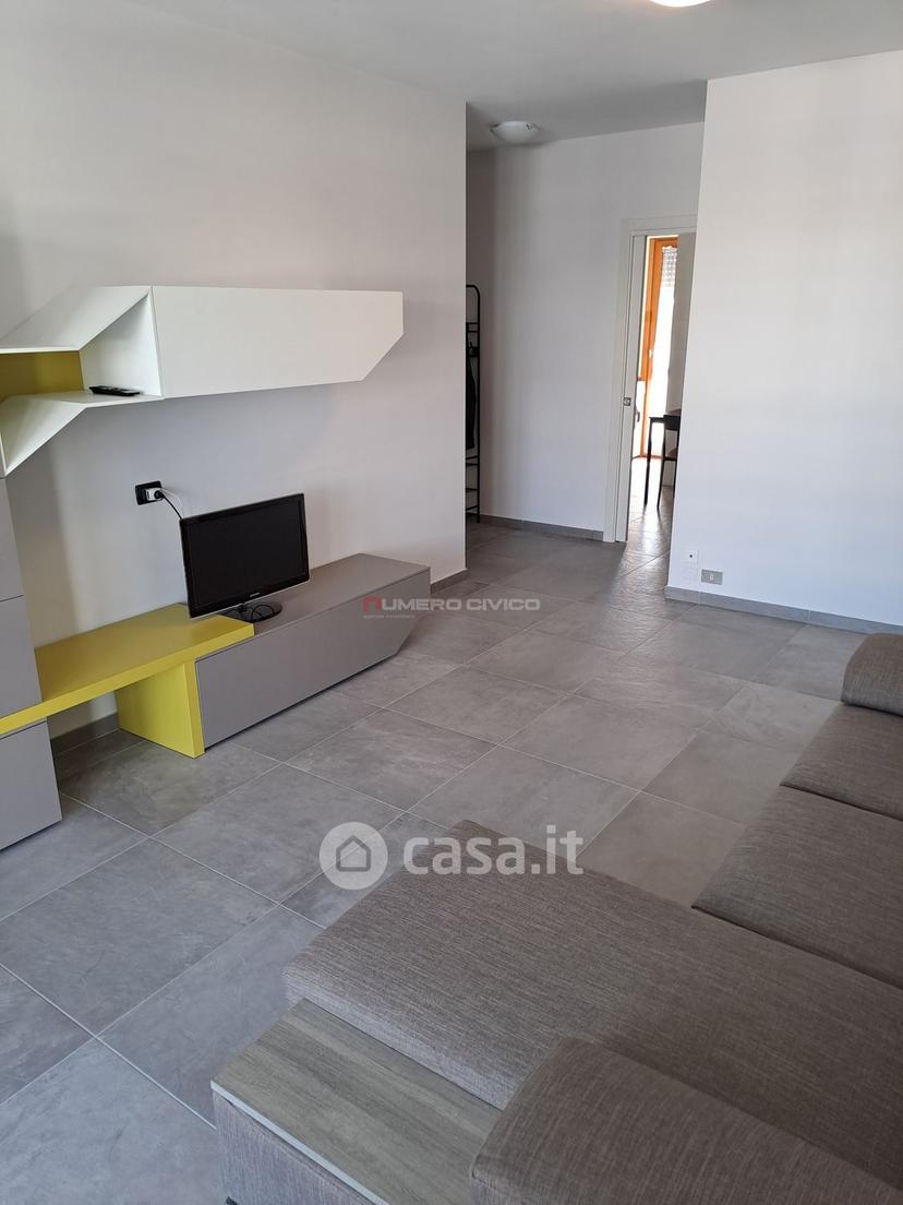 Stanza in Via Francesco Petrarca — foto 11 di 17