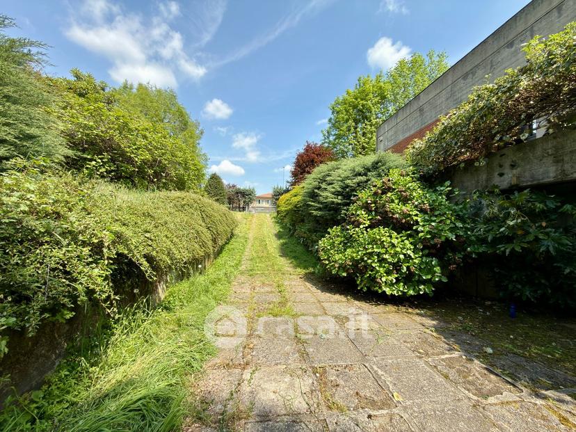 Villa in Via Giosuè Carducci 20 a — foto 69 di 182