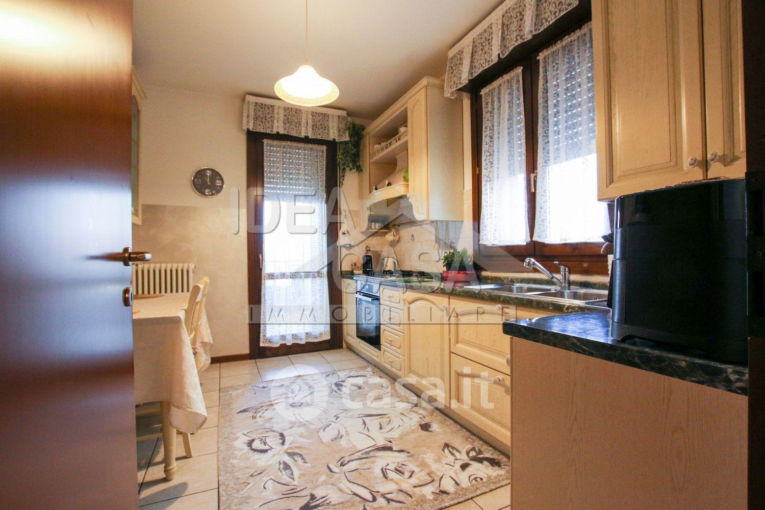 Quadrilocale in Via Celso Gherardi 10