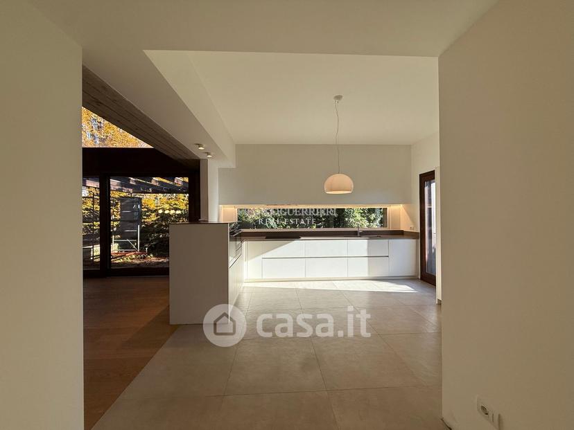 Villa in Via Alcide de Gasperi — foto 37 di 38