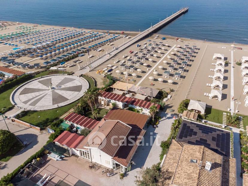 Villa in Via Cesare Battisti 77 — foto 5 di 31