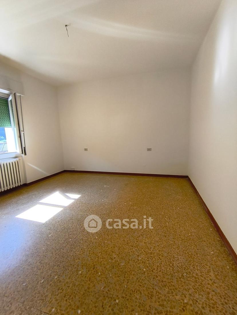 Trilocale in Via F. Petrarca — foto 11 di 25
