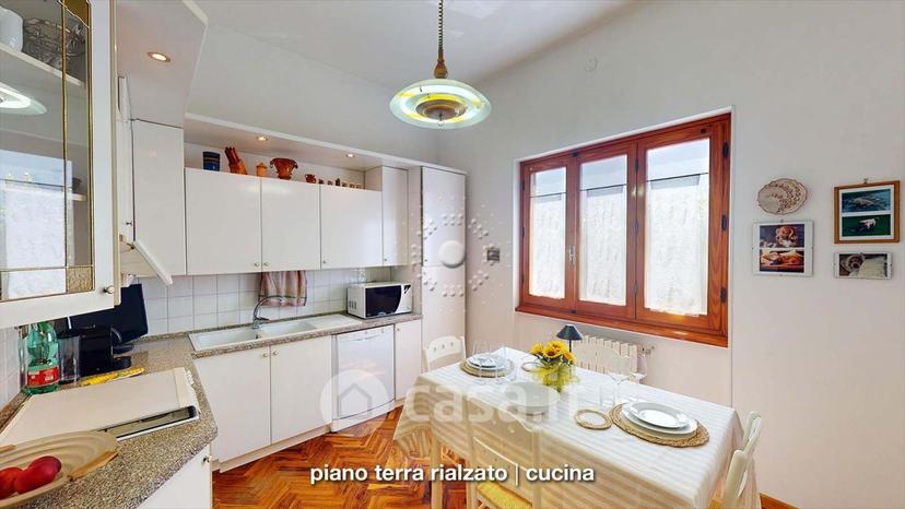 Villa in Via Arno 10 — foto 6 di 64