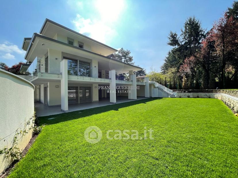 Villa in Via Alcide de Gasperi — foto 2 di 29