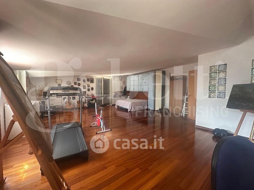 Villa in Via Benvenuto Cellini 9 — foto 5 di 30