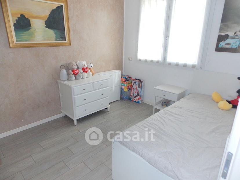 Trilocale in Via Volturno 26 — foto 13 di 34