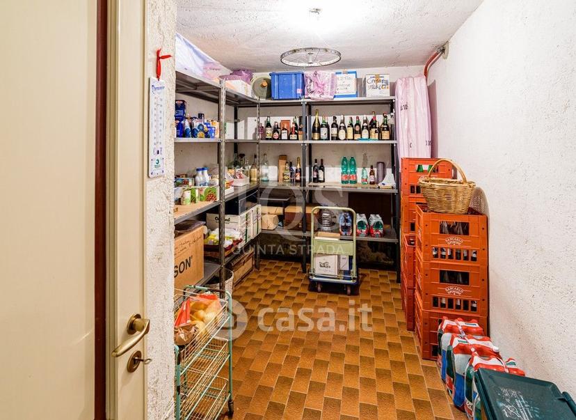 Villa in Via U. Foscolo 16 — foto 3 di 31