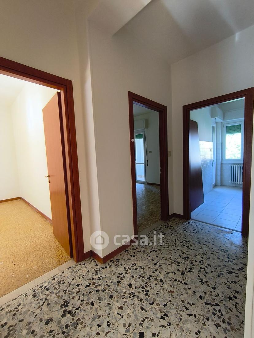 Trilocale in Via F. Petrarca — foto 5 di 25