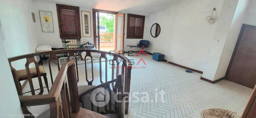 Villa in Via Eugenio Montale — foto 2 di 17
