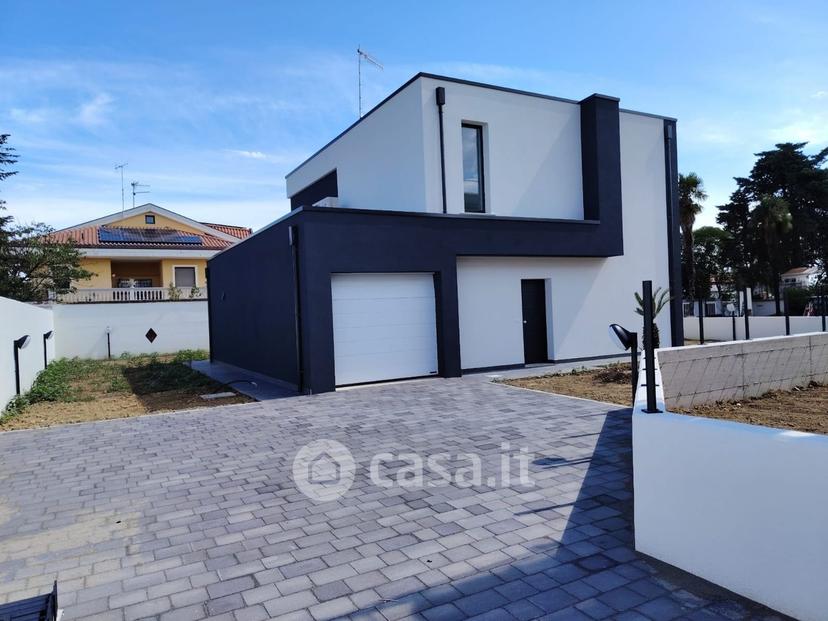 Villa in Via A. Peracchia — foto 2 di 20
