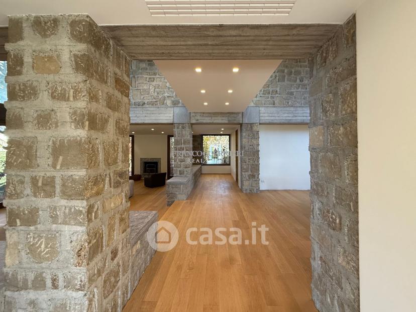 Villa in Via Alcide de Gasperi — foto 25 di 38