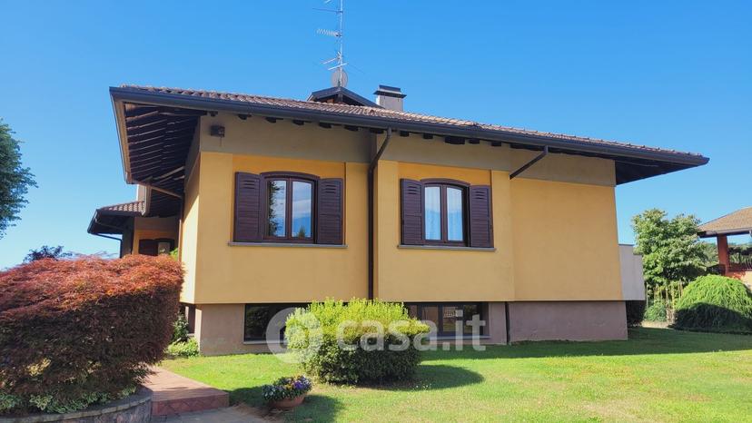 Villa in Via Fratelli Bandiera — foto 14 di 84