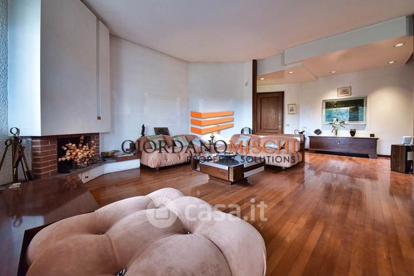 Appartamento in Via A. Villa 20 — foto 16 di 53