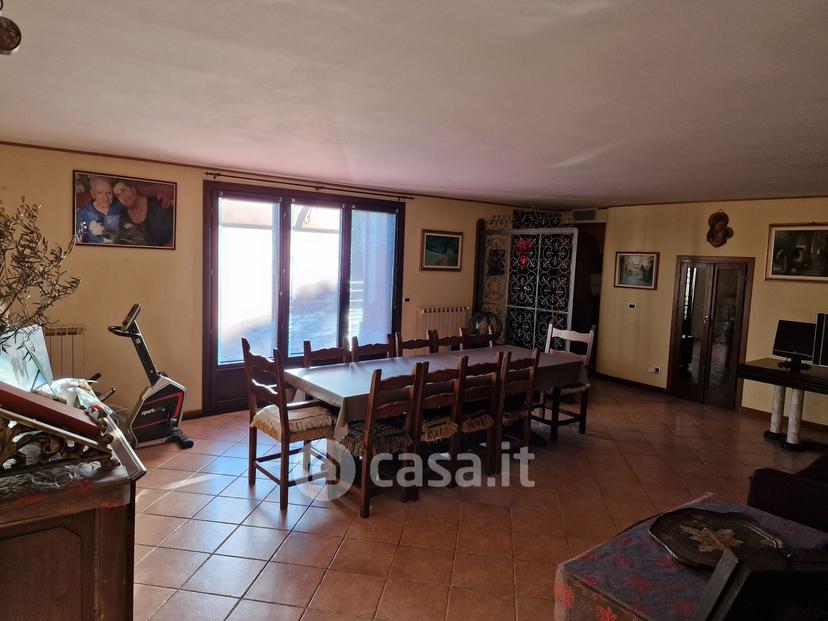 Appartamento in Via Mombello — foto 2 di 28