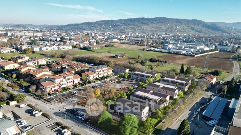 Appartamento in Via Martiri di Cefalonia 8 — foto 3 di 14