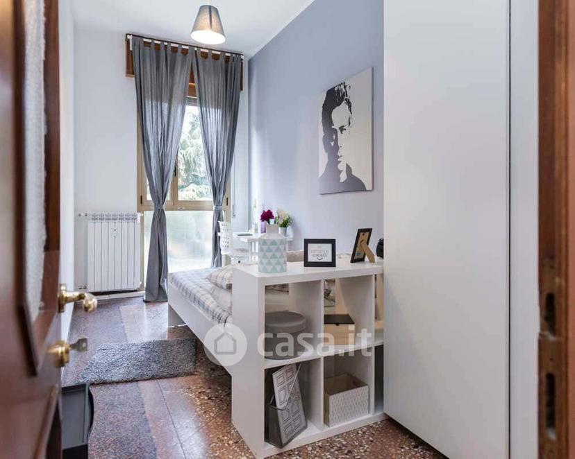 Stanza in Viale Giovanni Vicini 20 — foto 10 di 33