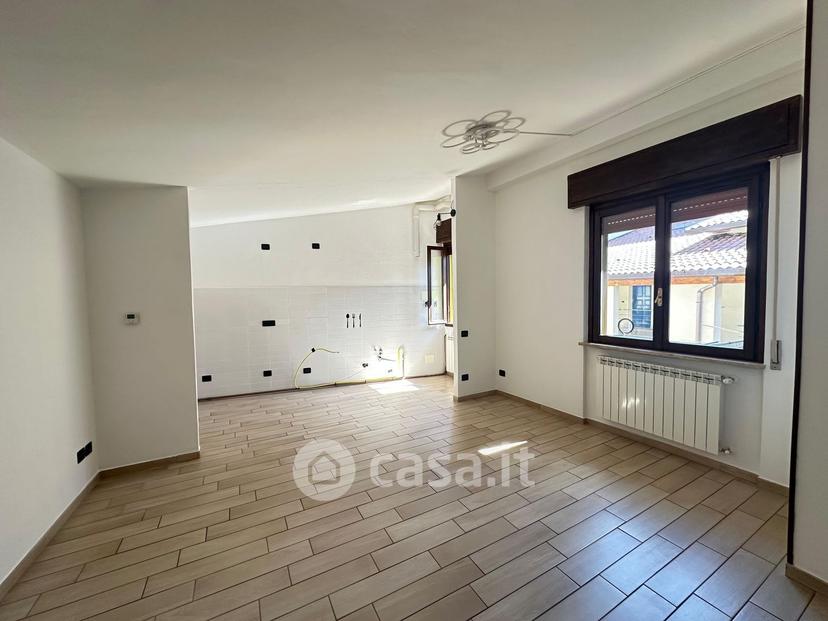 Trilocale in Via Italia 15 a — foto 15 di 24