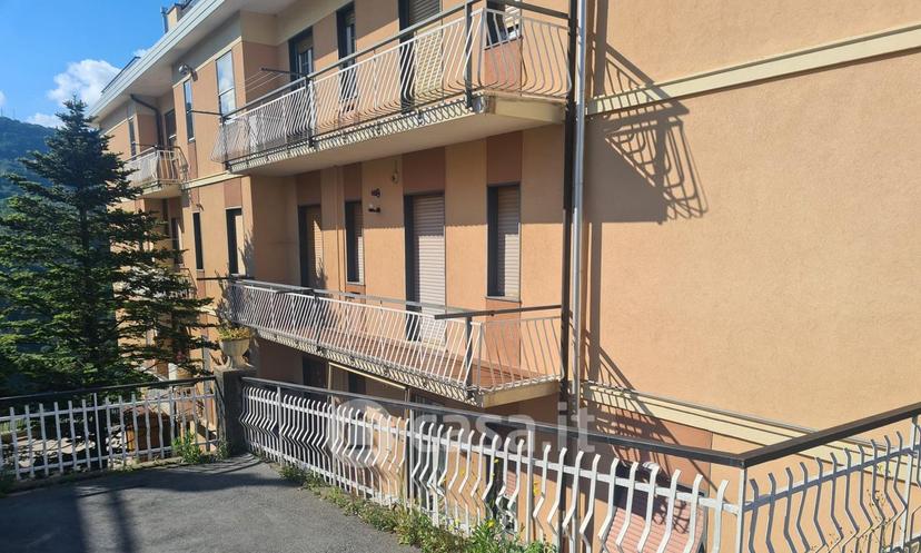 Trilocale in Via Pierino Negrotto Cambiaso — foto 2 di 32