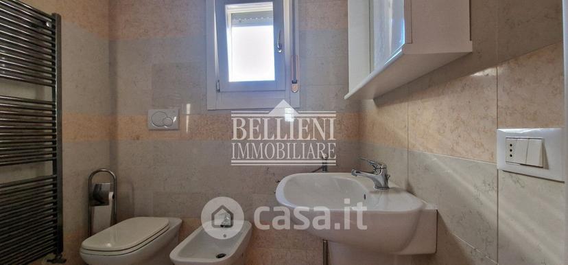 Quadrilocale in Via Alessandro Massaria — foto 2 di 28